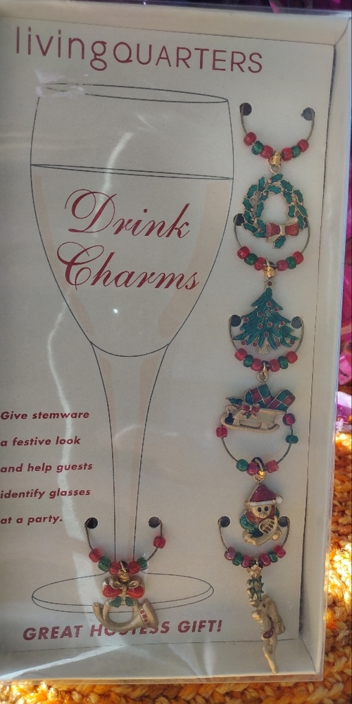 New Pack Living Quarters Wine Glass & Beverage Drink Charms - Christmas Theme
